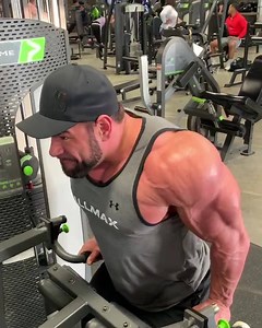 All about fine tuning the details at this point! #17DaysOut #ArnoldClassic •••• #MakeBodybuildingGreatAgain #Bodybuilding #BuiltInAmerica | Steve Kuclo