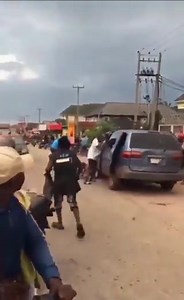 💥VIDEO: Some Officers Of The Nigeria Police Force (NPF) Run Over A Handcuffed Man With A Sienna vehicle. The incident occurred on Thursday in Ekpoma, Edo state. In a now-viral clip seen by NewsinNaija, a handcuffed man was lying on the floor as a car laden with police officers repeatedly ran over him. Watch here: | News In Naija