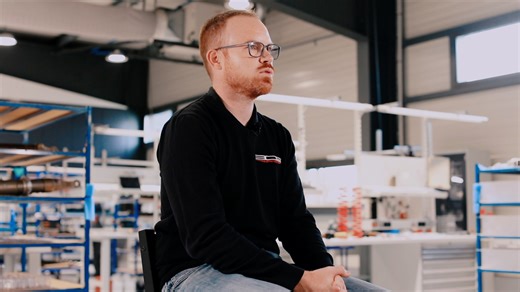 𝗛𝗢𝗥𝗦-𝗣𝗜𝗦𝗧𝗘 #𝟲 - 𝗦𝗧𝗘𝗩𝗘𝗡 𝗕𝗢𝗦𝗦𝗔𝗥𝗗 🎥 Dans l’ombre des circuits, loin des acclamations et des podiums, se dessine une autre histoire, plus brute, plus humaine. Pour son retour en Rallycross après plusieurs années loin des circuits, Steven Bossard Officiel a prouvé qu’il n’avait rien perdu de son talent en décrochant le titre de Champion de France Supercar. Il revient sur sa saison qui l’a mené vers la première marche de la catégorie reine 🏆 ©️ MAP - Pierre Simenel #Rallycross