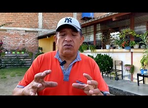MACARÁ (Loja) DESBORDE DE CANAL DE RIEGO CAUSA ESTRAGOS EN VÍA MACAREÑA Representantes comunitarios señalaron que labores de asfaltado dañaron bordes de contención de la estructura. | Canal UV Televisión Oficial | Facebook