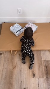 11K views · 49 reactions | Deck the diapers with a festive flair! ⭐ Our holiday limited edition prints aren't just stylish, they come with enhanced blowout protection and advanced absorption for dry, healthy-looking booties! Shop our limited edition prints here: https://bit.ly/47A2o6N ! ❄️ | @annalisa.veronica | The Honest Company | Facebook