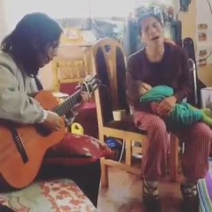 8K views · 498 reactions | Encuentros hermosos en Cusco. En casa de Omar y Gladys Conde, escuchando como hacen magia en su sala ❤️ | Alejandro y Maria Laura | Facebook
