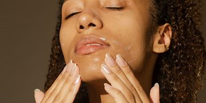 These Are the Hormonal Acne Treatments Dermatologists Swear By