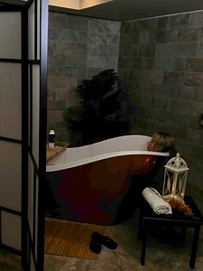 Group Wellness 🙌🏻 Introducing our brand-new Wellness Retreat Package 🪴 Perfect for friends, yoga/wellness communities, or teambuilding events 🎉 What’s Included 🍃 1-hour access to our luxurious spa facilities 🍃 Your choice of a 30-minute treatment: taster facial, sea salt hydrotherapy bath, mini Thai foot massage, mini Indian head massage, or spiced mud bath 🍃 30-minute stretching yoga or salsa class in our serene spa area 🍃 Delicious canapés & refreshing non-alcoholic beverages 🍃 Relaxi