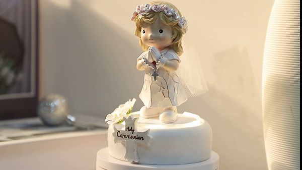 First Holy Communion Figurine for Girls, 1st First Communion Gifts for Girls, Communion Girl Figurine with Light, First Communion Cake Topper Girl, Confirmation Baptism Christian Keepsake Gift