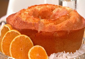 Bolo frapê de coco com laranja