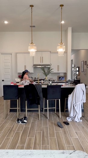 21K views · 358 reactions | My house gets dirty too! #clean #trending #house #dirty | Vanesa Amaro | Facebook