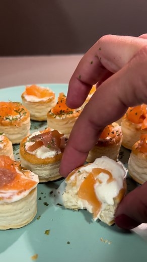 Canapés Fáciles y Rápidos con Queso Crema y Salmón