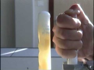 Modélisation du rôle de la viscosité du magma dans le type d'éruption