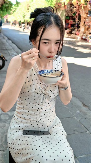 ກິນໄຂ່ຮວກກກກ | Nomi ໂລຊັ່ນ p any (เวียดนาม)