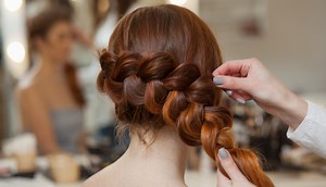 Za svaku vam treba 60 sekundi: Frizure koje možete napraviti kod kuće, a izgledaju kao iz salona  -  Najžena