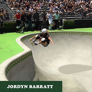 Jordyn Barratt was the only female to compete in #DewTour last year. This time, she returned to win the Zumiez Destroyer Awards for the womens’ park pro. #zumiezdestroyeraward #dewtour | The Platfrm
