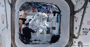 Felix & Paul Studios の The INFINITE で ISS の内側に