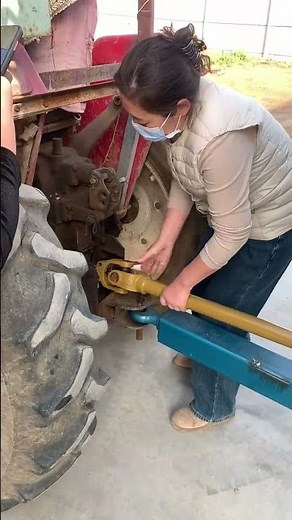 A beautiful girl attached the manure spreading machine with tractor#tractor