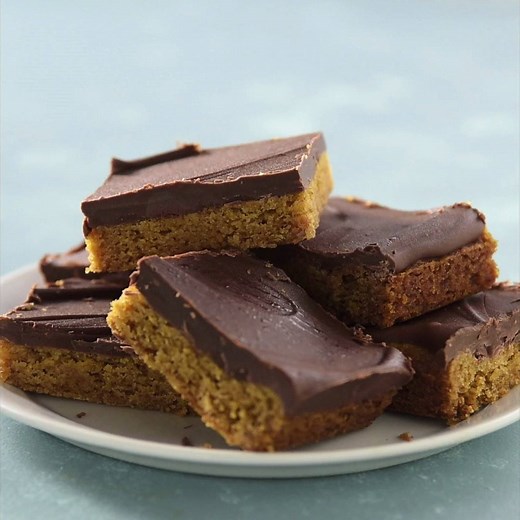 A couple of these plus a glass of milk? Heaven. FULL RECIPE: http://bit.ly/2kpYsSZ | Betty Crocker