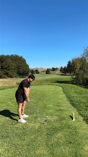 Jeffrey Huang on Instagram: "Eagle Vines • Hole 10 • Par 4 • 423 yards putt for dough, but I go no monies 💸"