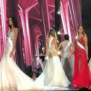 5.3K views · 121 reactions | Miss Universe Philippines Maxine Medina is a stunner in an emerald Rhett Eala gown during the preliminary competition of the #65thMissUniverse Repost from @jonasofmercator PHILIPPINES !!! Mabuhay ka @maxine_medina . So classy and elegant! #missuniverse #philippines #preliminaries | YES! Magazine | Facebook