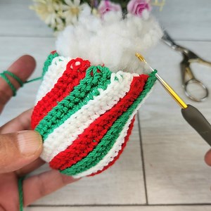 🎄💯CROCHET CHRISTMAS:💯🎄 Very Beautiful Little Ornamental Balls Crocheted #handmade #crochet #knitting | Knitting Hobby