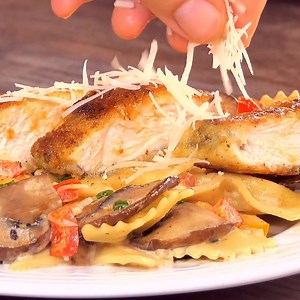 580K views · 1.8K reactions | Louisiana Chicken Pasta RECIPE: https://whatsinthepan.com/louisiana-chicken-pasta-parmesan-crusted-chicken-in-a-spicy-new-orleans-sauce/ | What's in the Pan | Facebook