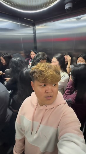 Kiki Aditya on Instagram: "sssiiiuuuuu #uratmaluputus #liftprank #oranggilamahbebas"