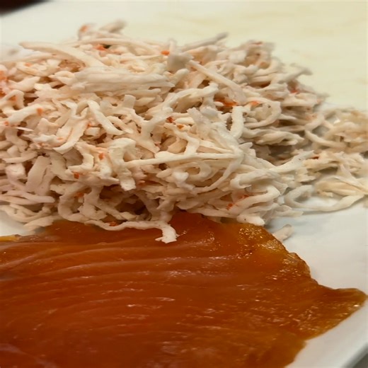 ðŸ£ Envie de faire des sushis maison en ayant tous les ingrÃ©dients Ã portÃ©e de main? Ã” Nicky nous avons le kit idÃ©al! ðŸ‘‰ Le ð—³ð—¼ð—¿ð—³ð—®ð—¶ð˜ ð—°ð—¼ð—»ð—°ð—²ð—½ð˜ð—¶ð—¼ð—», a Ã©tÃ© conÃ§u pour vous, un clÃ© en main afin que vous puissiez crÃ©er vos propres sushis dans le confort de votre cuisine sans casse-tÃªte dâ€™Ã©picerie. Dans cette vidÃ©o, notre chef Gervais vous explique ce quâ€™on y retrouve : ðŸš du riz (parfaitement cuit, ce qui nâ€™est pas une mince affai