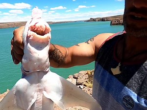 Pescamos y comimos en las alturas argentinas Un agradecimiento muy especial a Marce, que nos invitó e hizo conocer esta maravilla de lugar, en las entrañas de puerto deseado, santa cruz. Y pasamos un gran día. Turismo Puerto Deseado | Vive Pescando