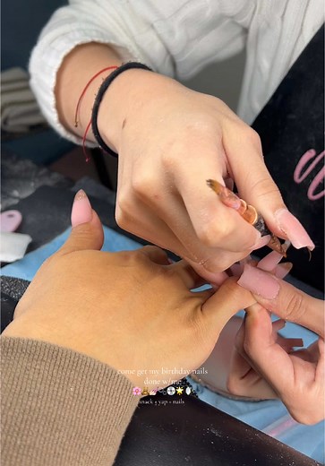 I’m inlove with this set😫she always eats doneeee, new location who this 🤭 #nailinspo #nailday #nail #christmasnails #nailart #nailvlog #nailsalon #insponails