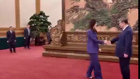 習近平主席很和諧和親，還和台灣記者打招呼，難怪大陸老百姓都喜歡習近平主席
