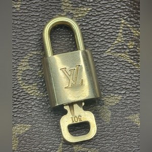 LOUIS VUITTON #301 LOCK & KEY 🔐