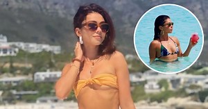 More Swimsuits Than ‘Love Island!’ See Sarah Hyland’s Hottest Bikini Pictures