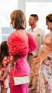 Zesty dress code? Tick. ⁠ ⁠ Queer joy? Overflowing. ⁠ ⁠ Jewish...