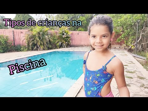 Isa faz o desafio de tipos de crianças na piscina.Pool challenge.