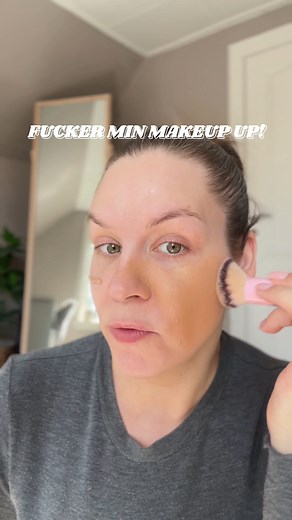 Part 2 af: What not to do - og hvorfor! 🙈 Fucker helt med vilje min makeup rutine op 😅 Var der tips nok til gemmerne - eller har vi brug for mere? I så fald smid det i kommentarerne 😉 #makeupskole #skønhedstips #minmakeuprutine #makeupdosanddonts | Nikoline.Birk