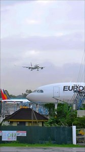 11K views · 443 reactions | The love bus smooth landing approaching on wet runway!  | Drew Tapican | Facebook