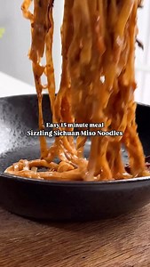 🍜 SIZZLING SICHUAN MISO NOODLES 🥕 Ready in 15 minutes - this one’s hot, spicy, and seriously addictive. The sizzling oil is packed with aromatics and finished with miso, tahini and soy for an umami-rich punch. Tossed through noodles with crisp veg for the easiest spicy dinner fix. Save this for next time you need a quick and easy meal! Serves 4 For the Sizzling Sichuan Oil • 75ml vegetable oil • 2 tsp Sichuan peppercorns • 4 cloves garlic • 15g fresh ginger • 2 tsp chilli flakes • 1 tbsp tahin
