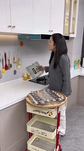 🧲 Vantuzlu 5 Kancalı Askı! Delmeden, iz bırakmadan kolayca monte et 👏 🚿 Banyo, 🍳 mutfak, 🚪 kapı arkası fark etmez! Süper güçlü vantuzuyla sağlam tutuş 💪 🧥 Havlu, anahtar, mutfak gereçleri… Hepsi tek yerde düzenli! 💦 Suya ve neme dayanıklı ✔️ 💫 Tak – As – Düzeni Sağla! | Indirimliurunler2026