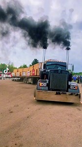 Semi truck racing 👀 📽️ tyrekroachdiesel | Truck Warrior
