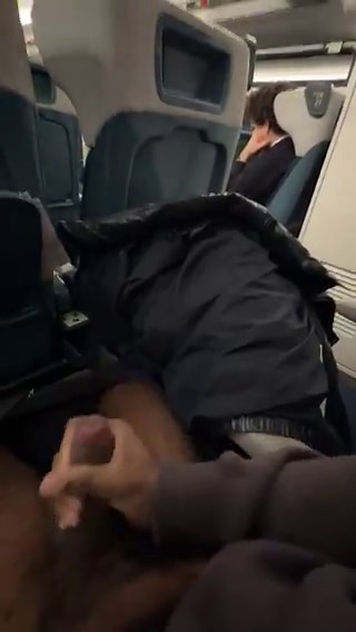 RT @exhibworld2: who sits next to me 😈#CaughtInPublic #cruising #risky #exhibicionist