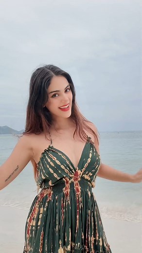 Re tair ke chali, ✨ main toh paar chali... 🌊💃 Apne jazbaat ke saath, lehro ko cheer ke... main apni manzil tak chali 🌺💫 #DanceVibes #ReelPerformance #IndianDance #BollywoodVibes #DanceReel #FlowWithGrace #DesiSwag #RhythmAndGrace #ShreyaVibes #PerformanceQueen #feelthemusic | Shreya Sitoula