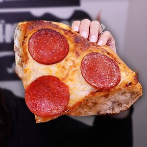605K views · 4.7K reactions | This is what the Personal Pan Pizza should be  | HellthyJunkFood | Facebook