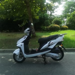 [Hot Item] Scooter Motocicletas Motocicleta 300cc 150cc 125cc 200cc Automático 250cc Triciclo Adulto y 1000cc Usado Verificado 400cc 3 Scooters de Gas Motocicleta