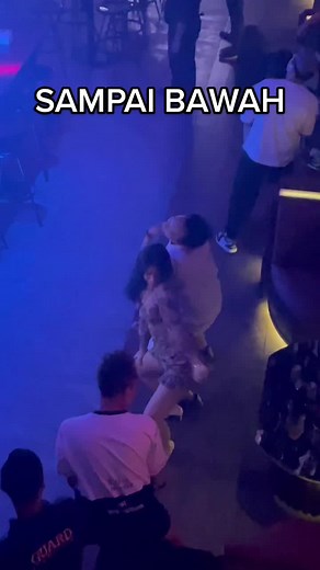 Sampai bawah sampai bawah #surabayanightclub #malamsuroboyo #clubmalam #fypvideos #aslisuroboyo #hiburanmalamsurabaya #TikTokIndonesia #vertiqueclubsurabaya #anakmalamsurabaya #vertique #vertiqueclub