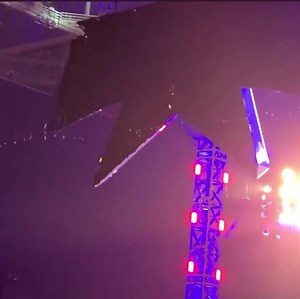 2K views · 35 reactions | El logo de WrestleMania se prendio fuego y centenares de fans tuvieron que ser evacuados. | CR Wrestling | Facebook