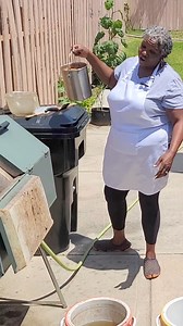 HOW TO MAKE COMPOST TEA! Compost Tea is like breast milk for your garden, because in addition to improving soil fertility, it also helps your plants to ward off pests and diseases. TAP LINK FOR MY FULL TUTORIAL: https://youtu.be/hz12gM9KHd4?si=QPnpOt940sd7FRfh https://youtu.be/hz12gM9KHd4?si=rCif6nh_ql6bBAaT | The Gardenista