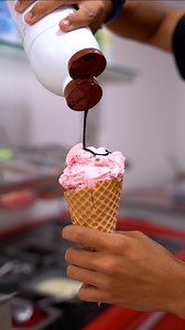 🍦O melhor do verão tem nome: Sorveteria Bonatti! Mais de 64 sabores esperando por você na Velha, pertinho da Vila Germânica! Sorvetes cremosos, potes e picolés para refrescar seu dia. Opções zero açúcar e zero lactose, sem abrir mão do sabor! O ponto de parada perfeito para quem ama sorvete de verdade! Funcionamento: Todos os dias: 11h30 às 22h 📍 Rua Alberto Stein, sala 01 48 – Velha, Blumenau-SC (47) 3328-1267 #sorvete #sorveteriabonatti | TV Gaspar - O Nosso Canal Digital
