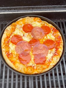 20K views · 191 reactions | easy grilled pizza hack this grilling cooking video shows how to make a delicious italian style pizza on the grill. This original video was produced by rick lax, network media and Brooklyn b | Home Hacks & Easy Snacks | Facebook
