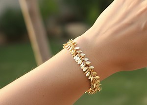 Gold Leaf Bracelet for Women, Dainty Charm Bracelet, Minimal Gold Bracelet, Boho Jewelry, Delicate Layering Bracelet, Everyday Gold Jewelry - Etsy