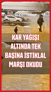 Bitlis Mutki'de yoğun kar yağışı altında tek başına İstiklal Marşı okuyan çocuk... Bitlis’in Mutki ilçesindeki Atatürk İlkokulu’nda, yoğun kar yağışı altında tek başına İstiklal Marşı okuyan çocuk duygulandırdı. #bitlis #mutki #istiklalmarşı | SuperHaber