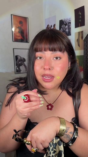 Ideas de outfits curvy con una misma base y accesorios
