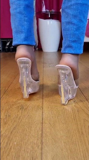 Love my clear Wedges 👠🥰